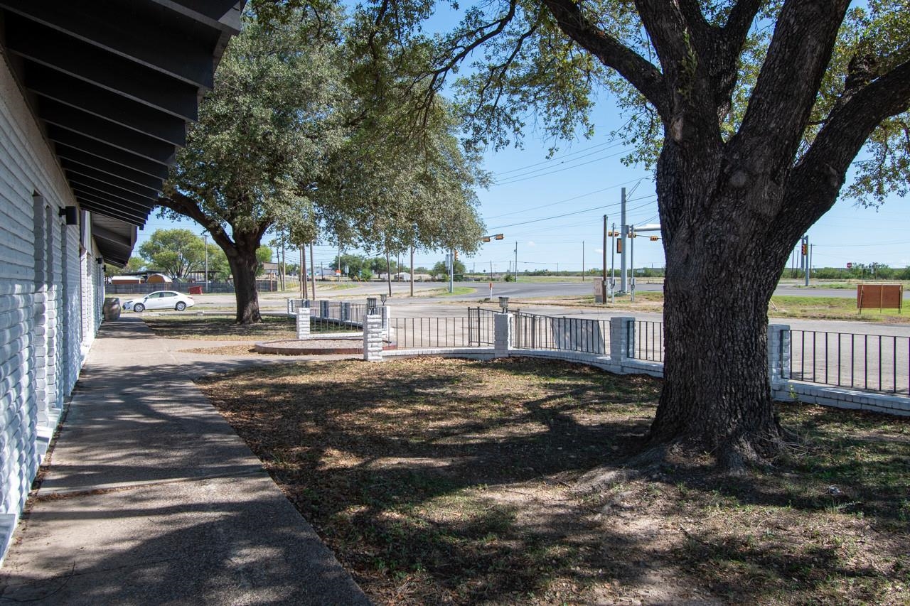 Image 6 of 44 For 4730 Veterans Blvd