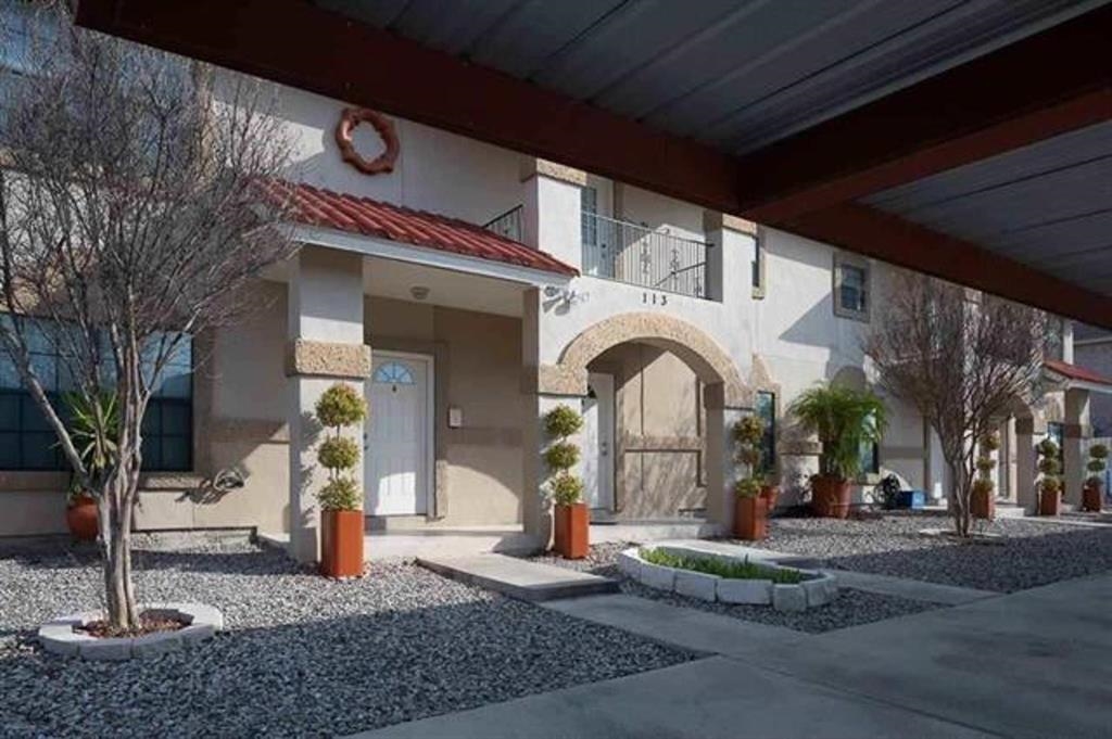 Image 2 of 5 For 113 Ramon Cardenas Dr Unit D