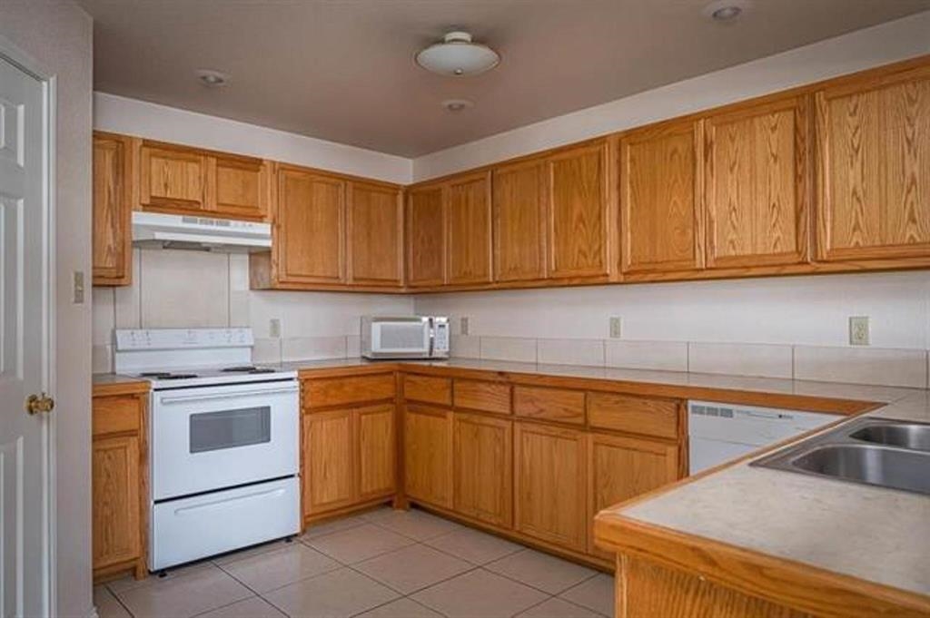 Image 3 of 5 For 113 Ramon Cardenas Dr Unit D