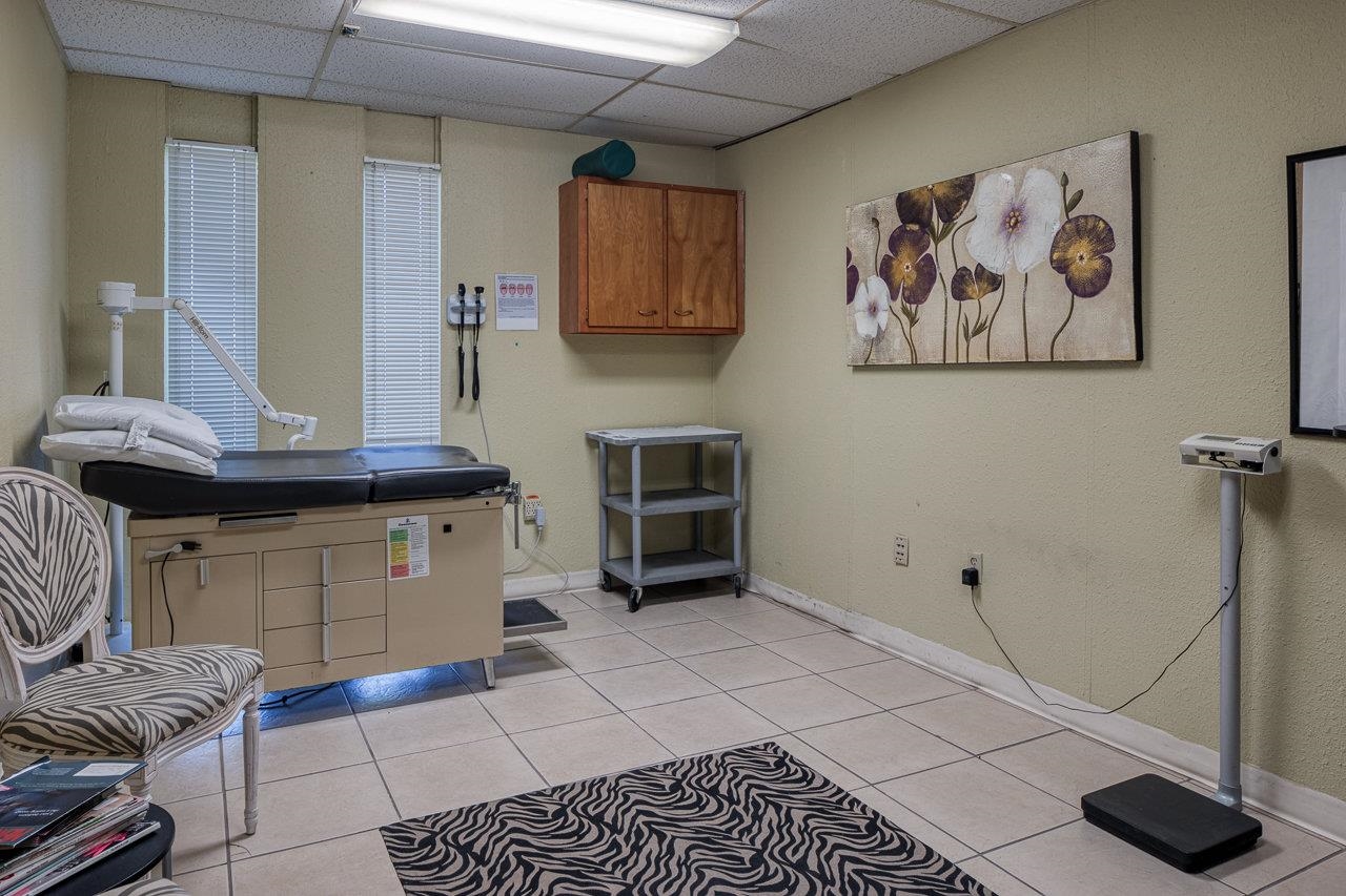 Image 18 of 45 For 1011 7th E 