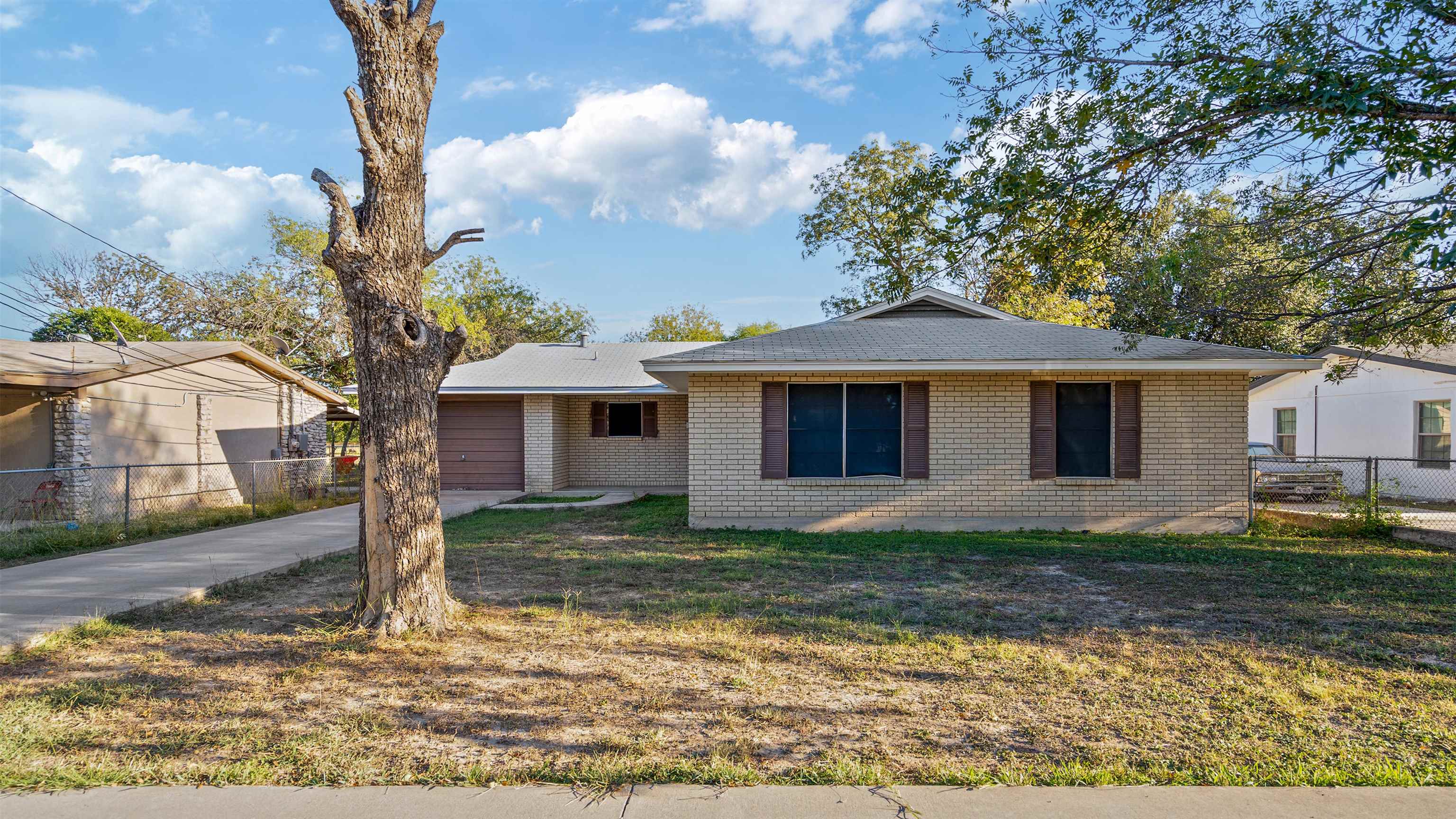 Details for 324 Strickland W, Del Rio, TX 78840