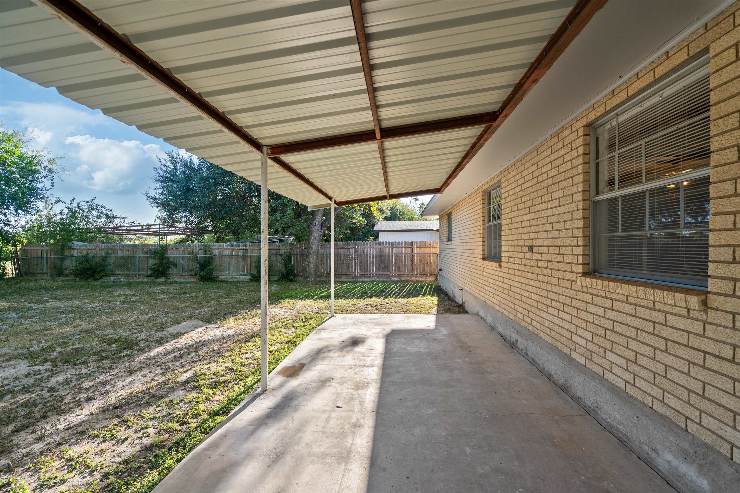 Image 15 of 16 For 324 Strickland W