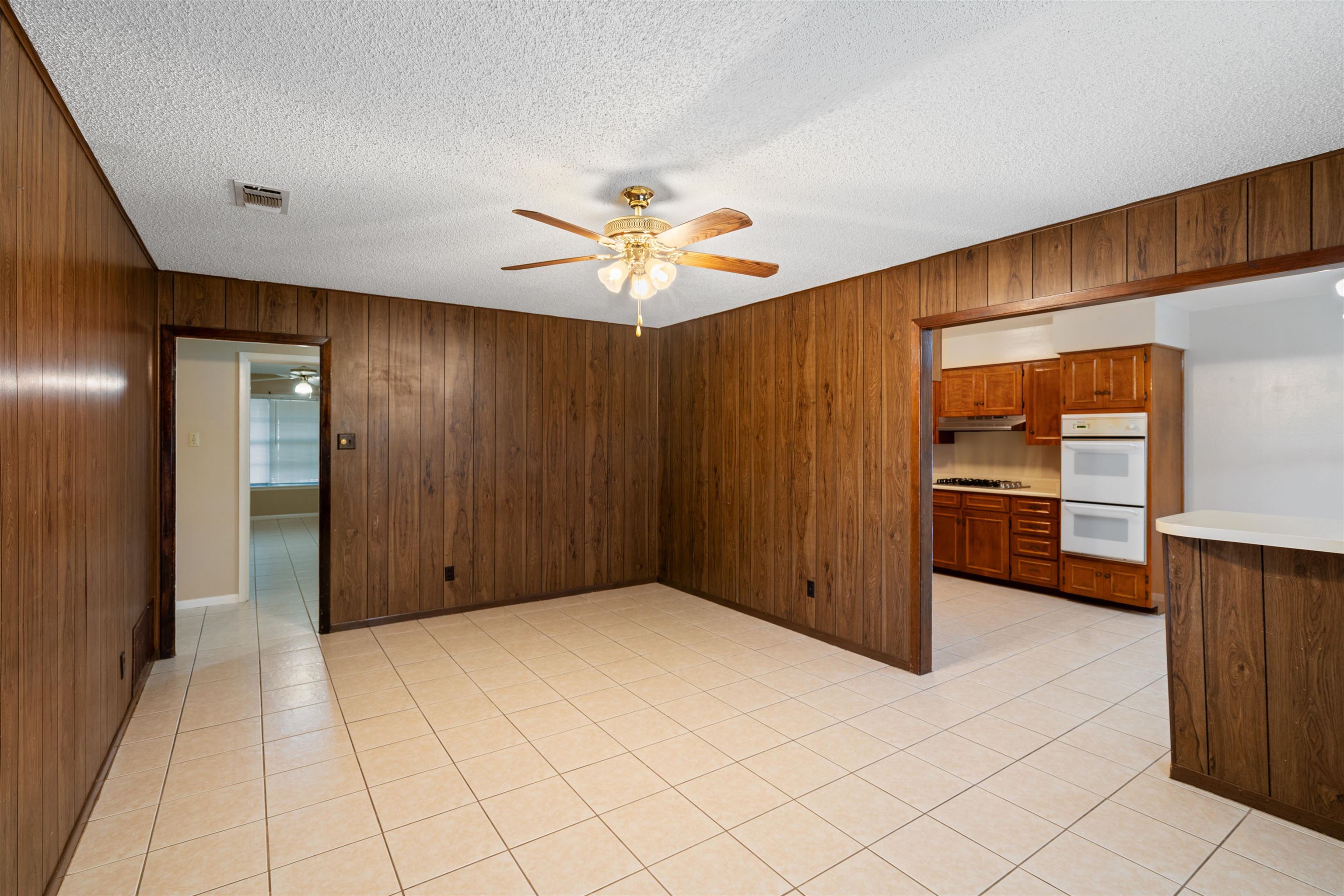 Image 4 of 16 For 324 Strickland W