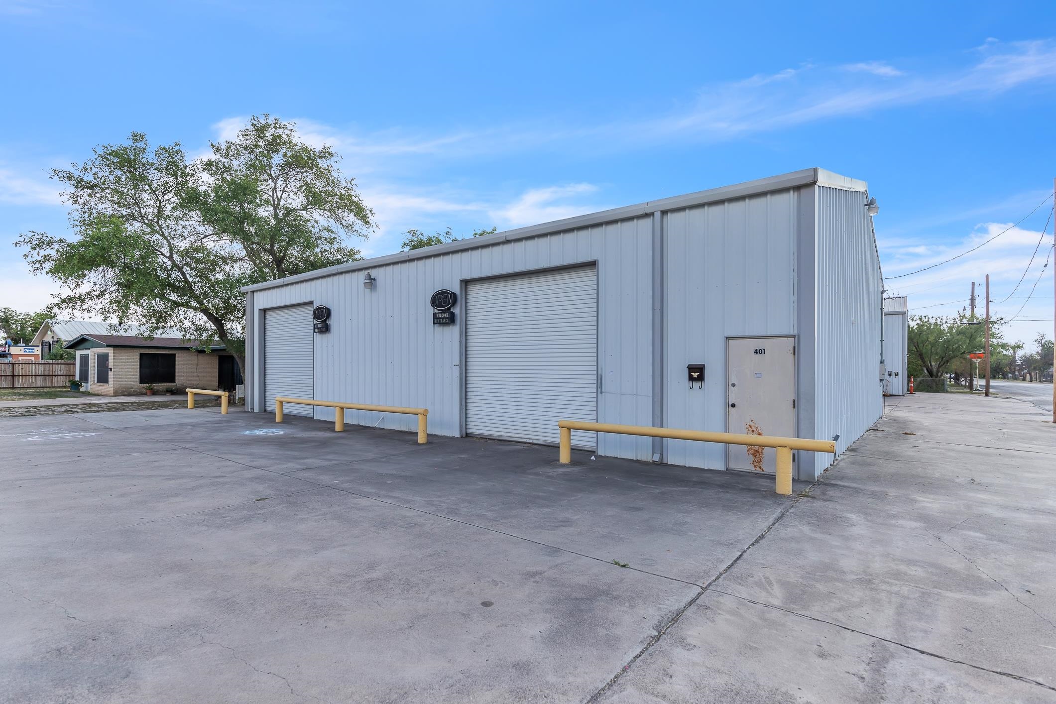 Image 3 of 20 For 401 Dr Fermin Calderon Blvd