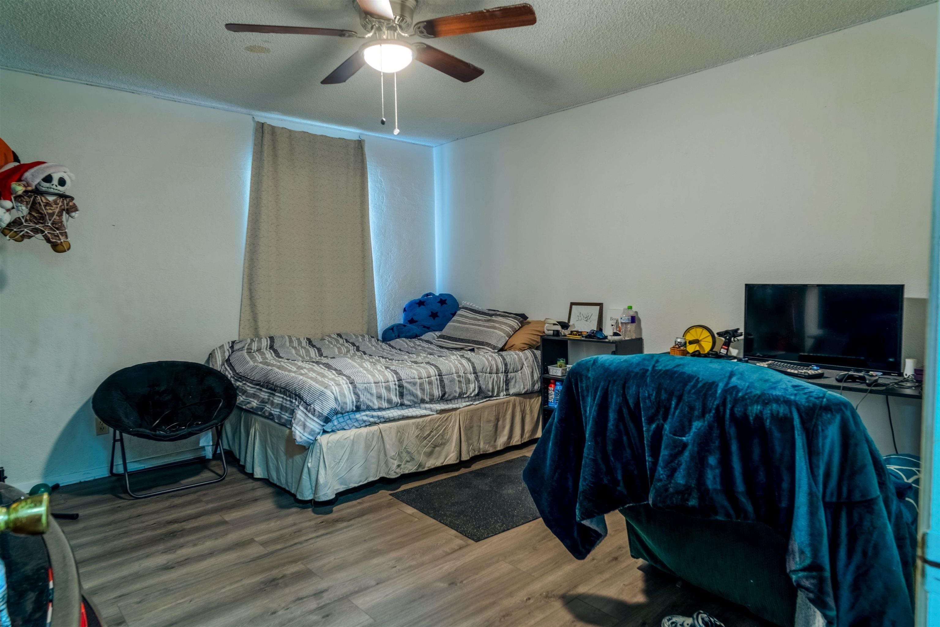 Image 11 of 33 For 701 6th E 