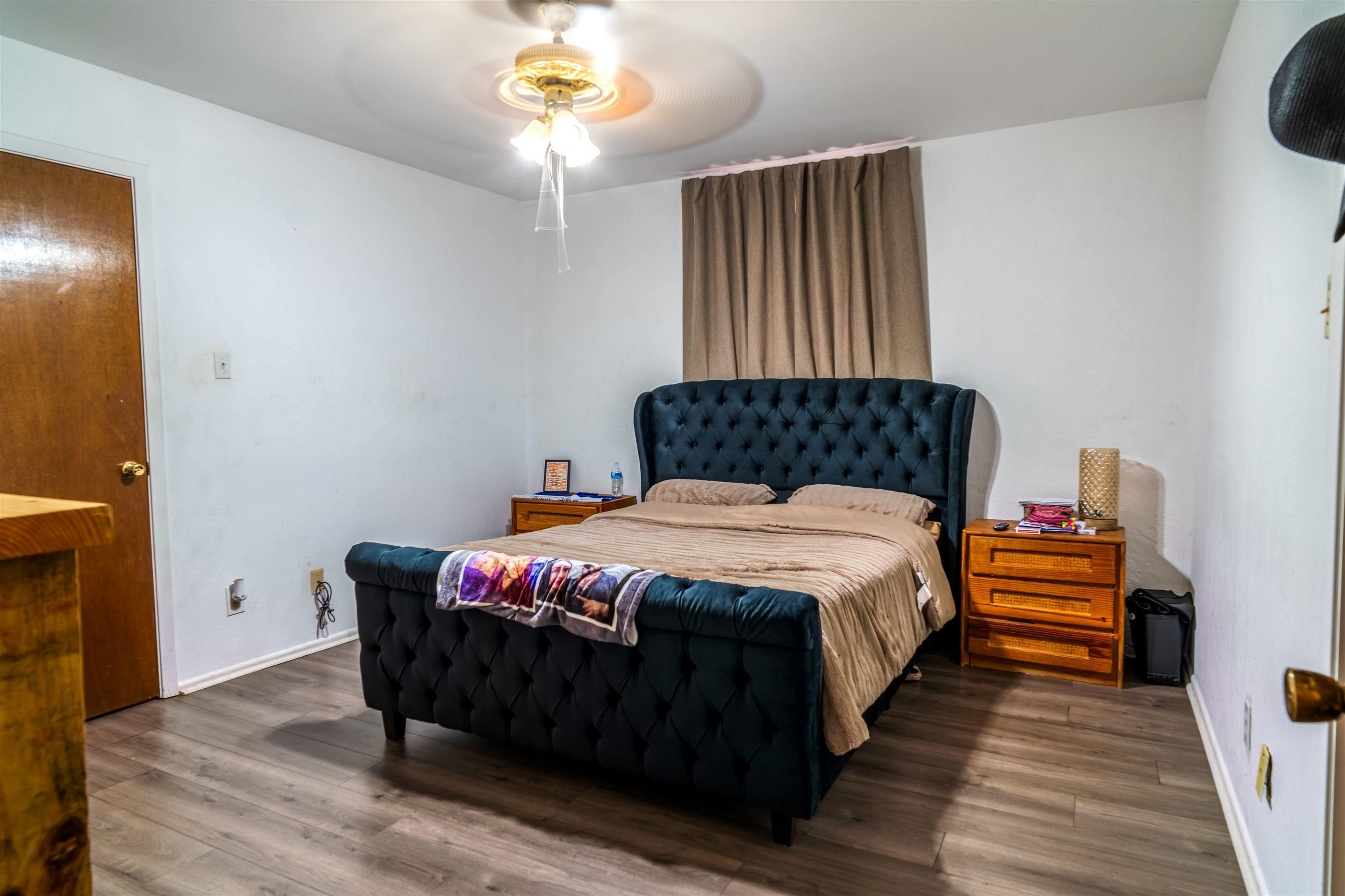 Image 12 of 33 For 701 6th E 