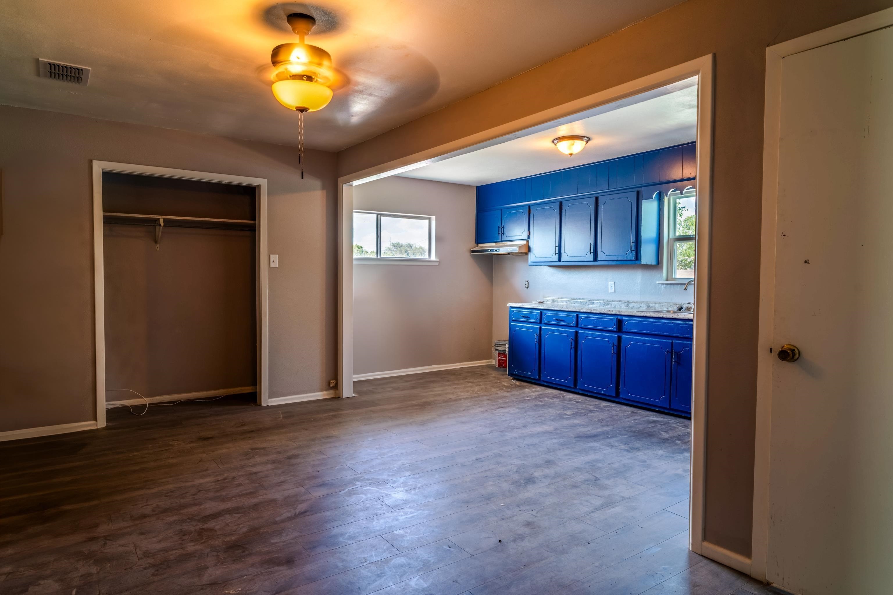 Image 15 of 33 For 701 6th E 
