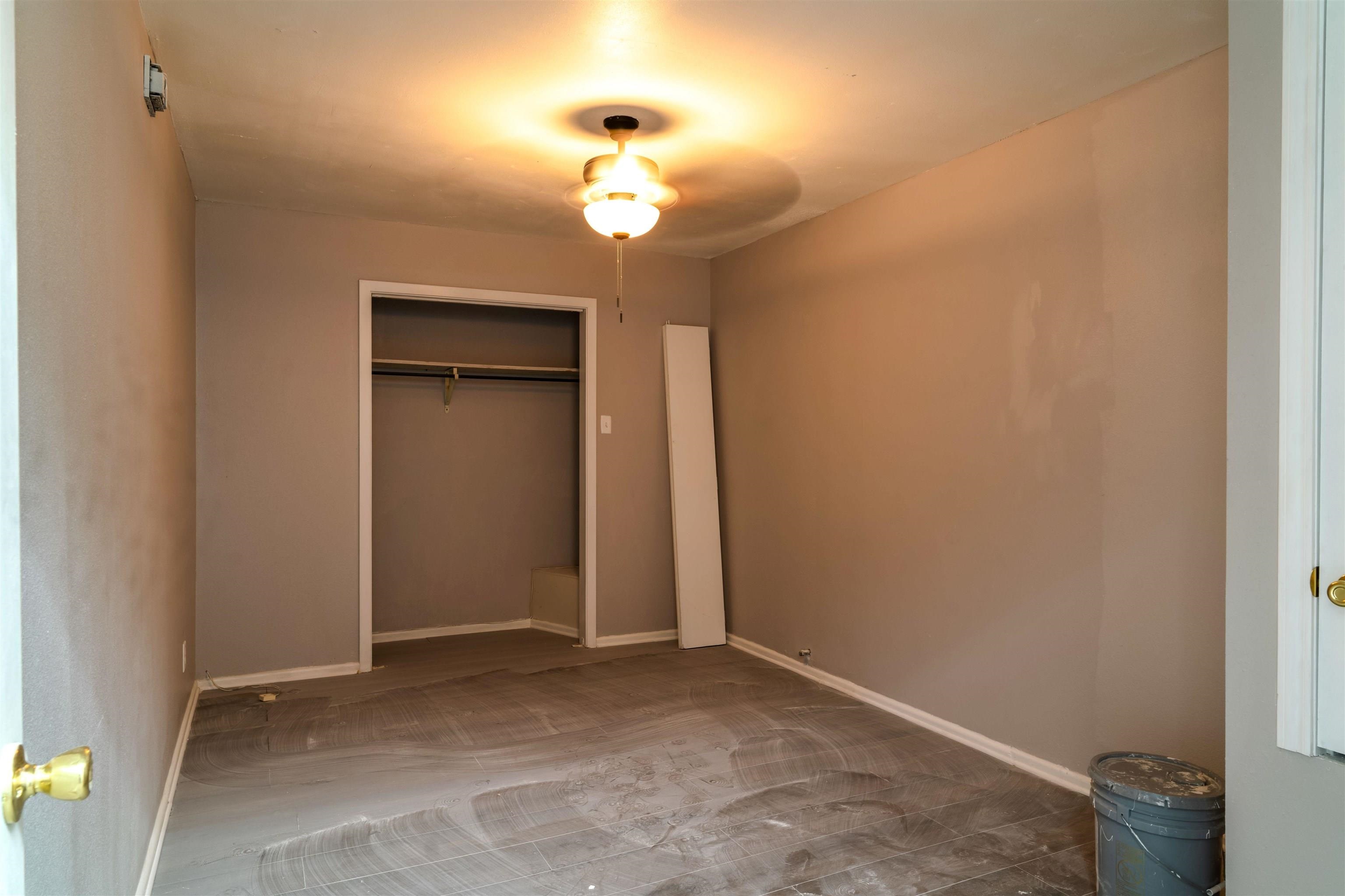 Image 17 of 33 For 701 6th E 