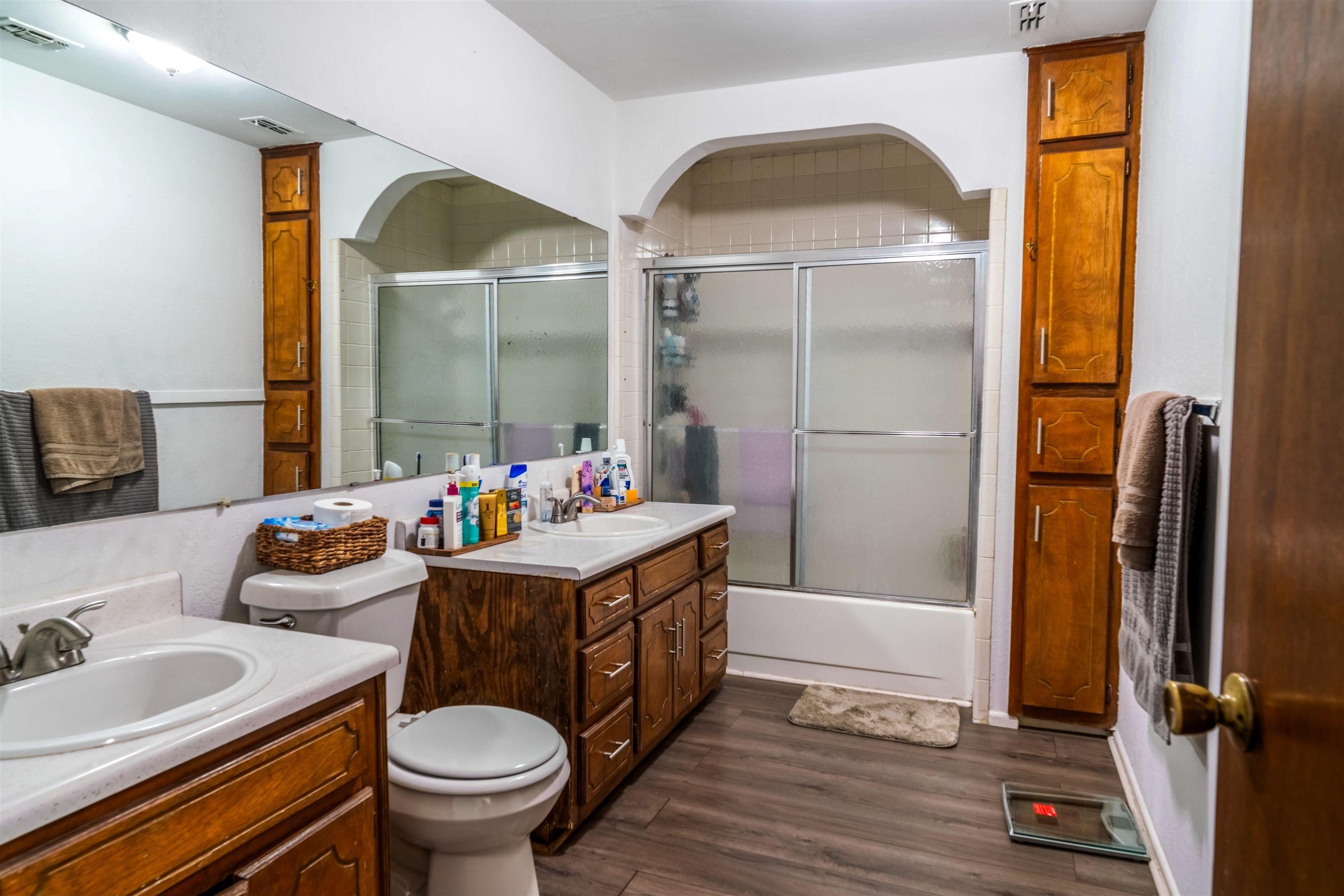 Image 20 of 33 For 701 6th E 