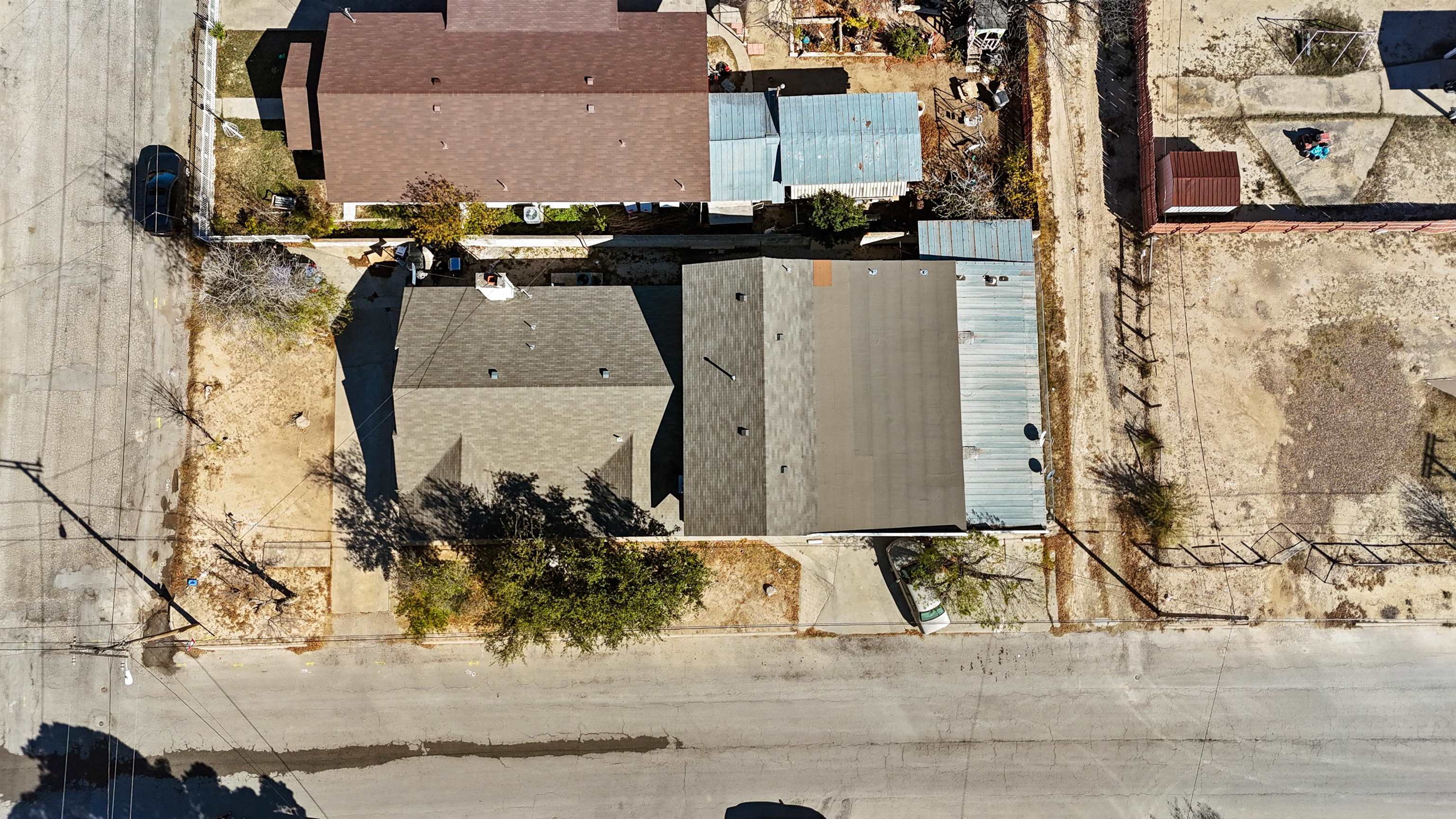 Image 27 of 33 For 701 6th E 