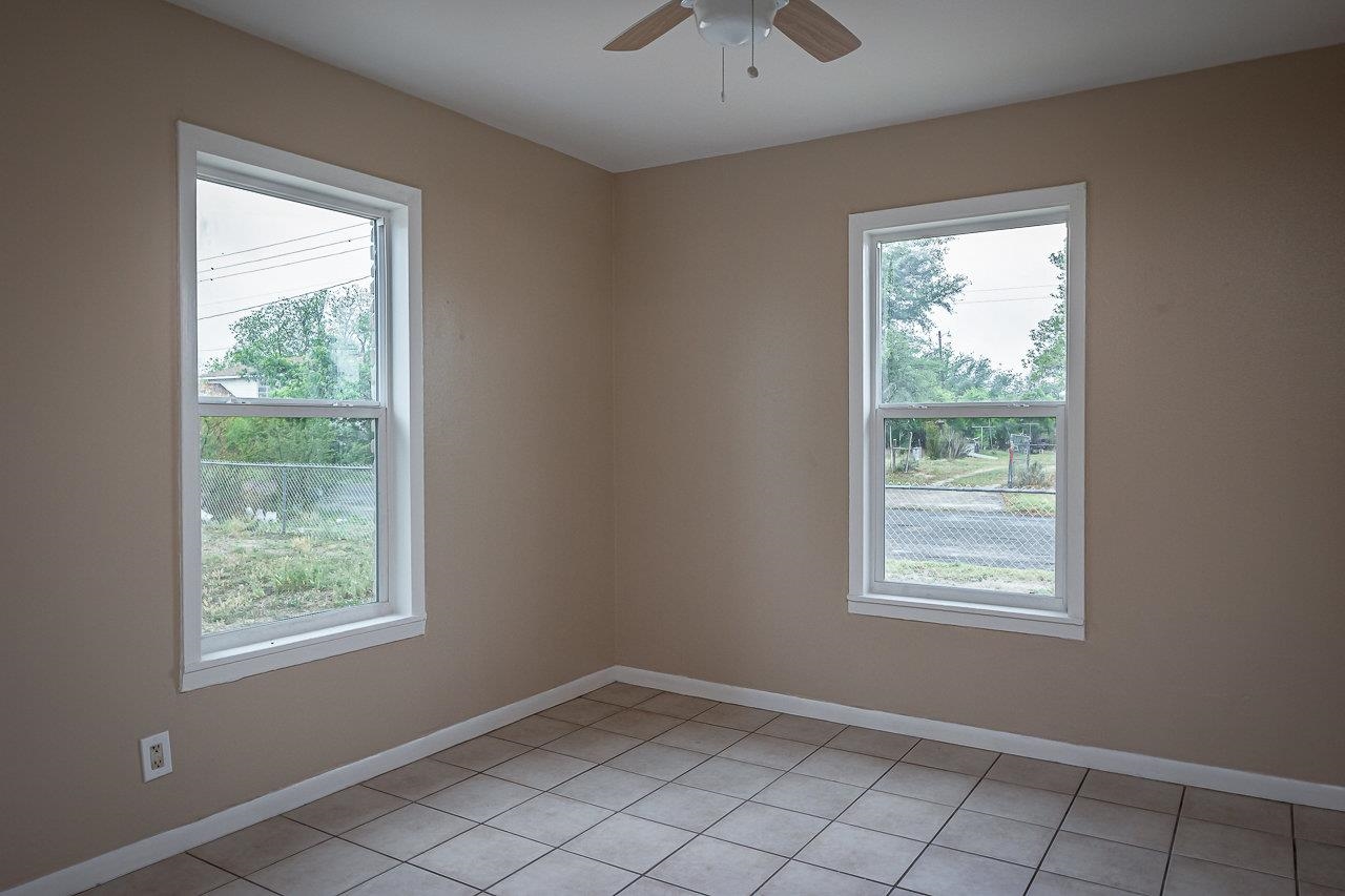 Image 10 of 13 For 901 3rd E 