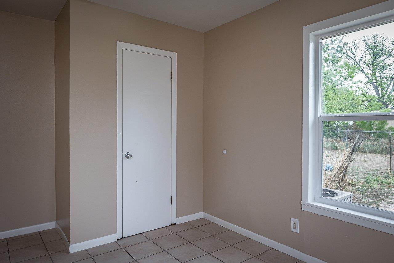 Image 11 of 13 For 901 3rd E 