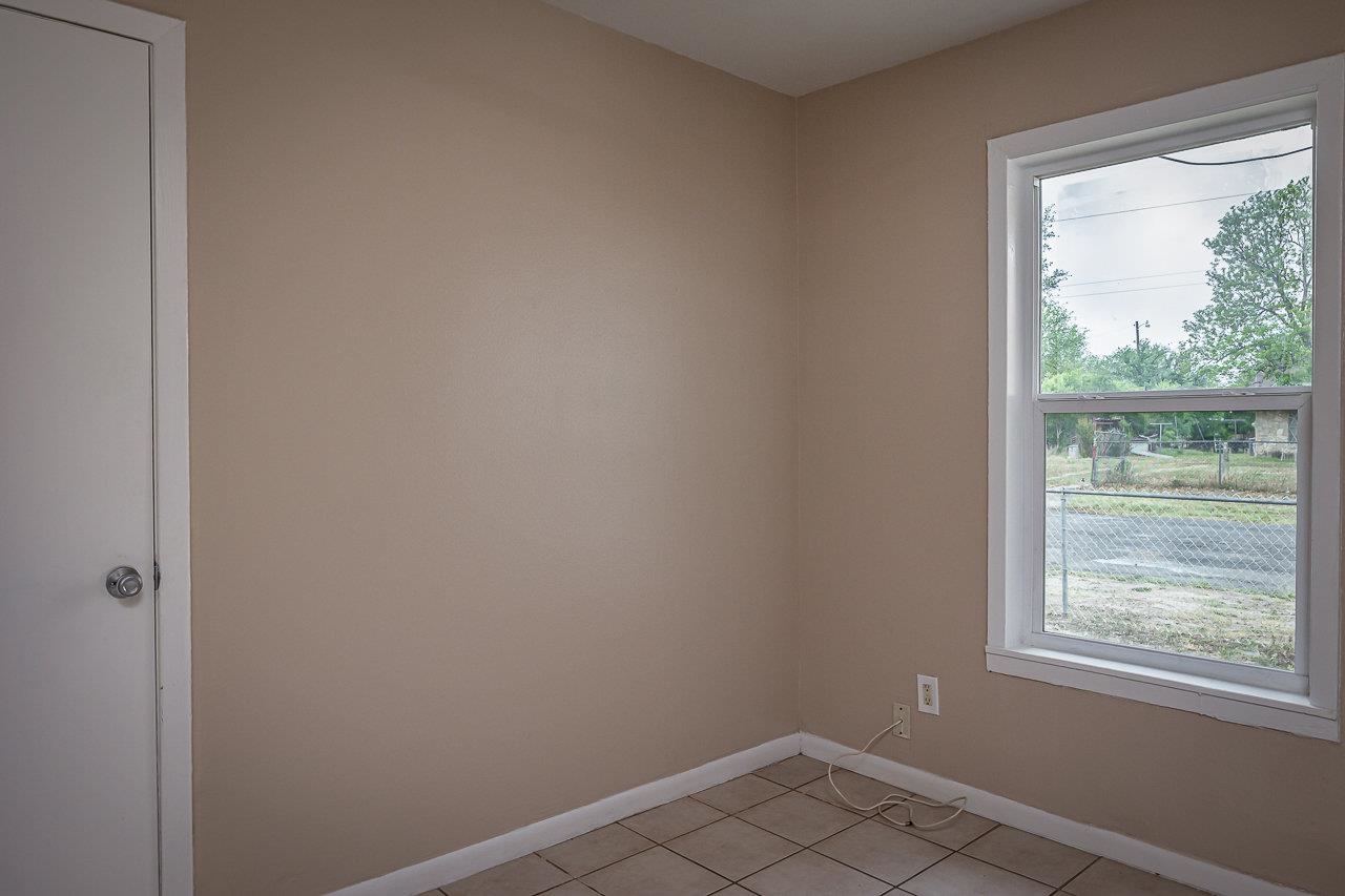 Image 12 of 13 For 901 3rd E 