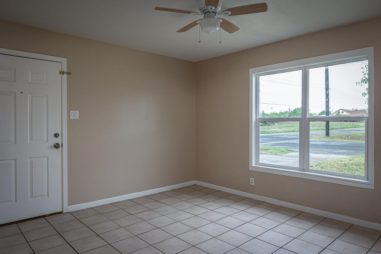 Image 4 of 13 For 901 3rd E 