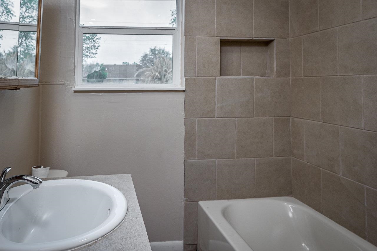 Image 9 of 13 For 901 3rd E 