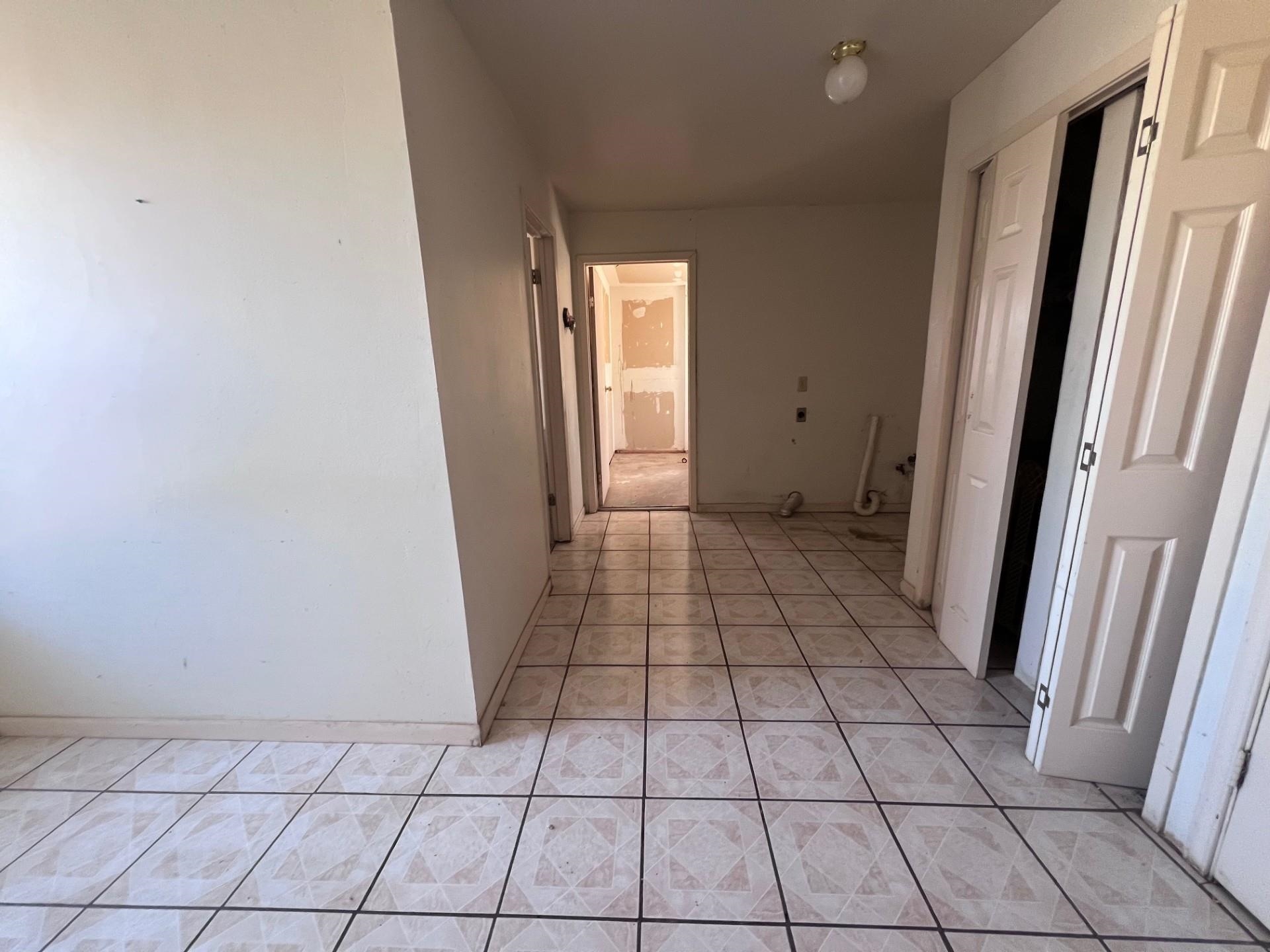 Image 13 of 17 For 703 Avenue R