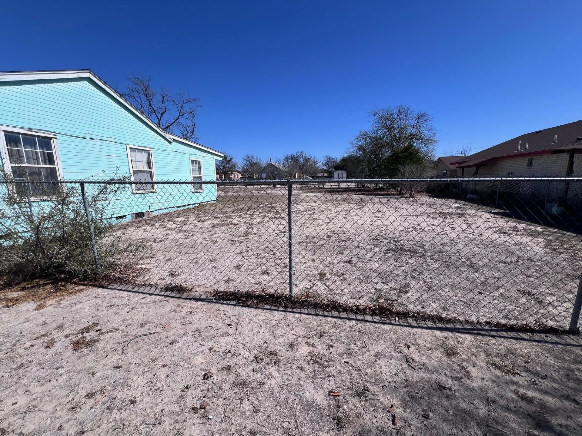 Image 7 of 17 For 703 Avenue R
