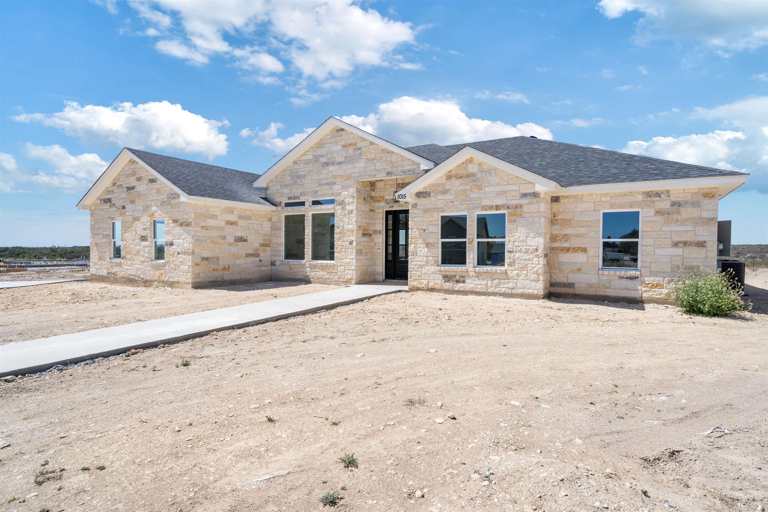 Image 3 of 50 For 1015 Buffalo Gap