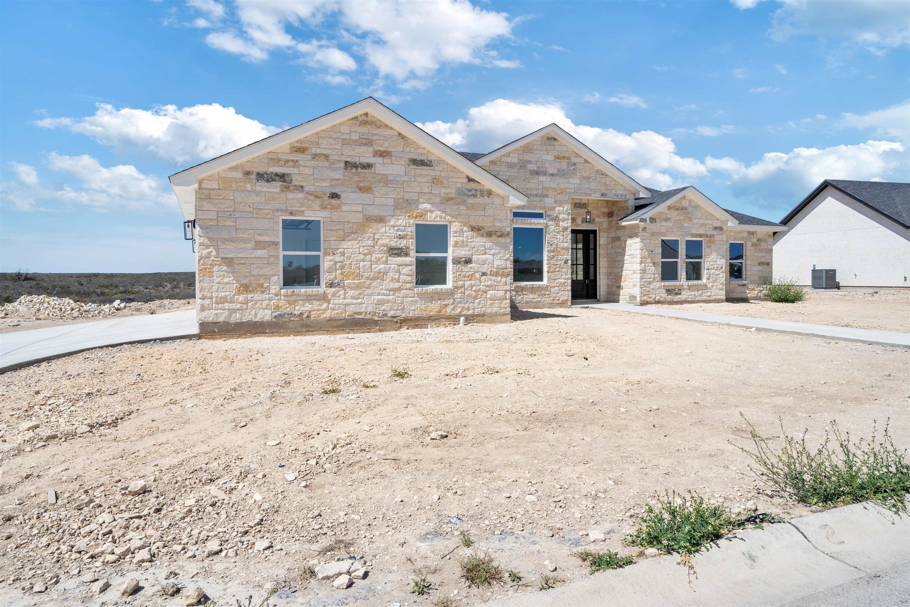 Image 4 of 50 For 1015 Buffalo Gap