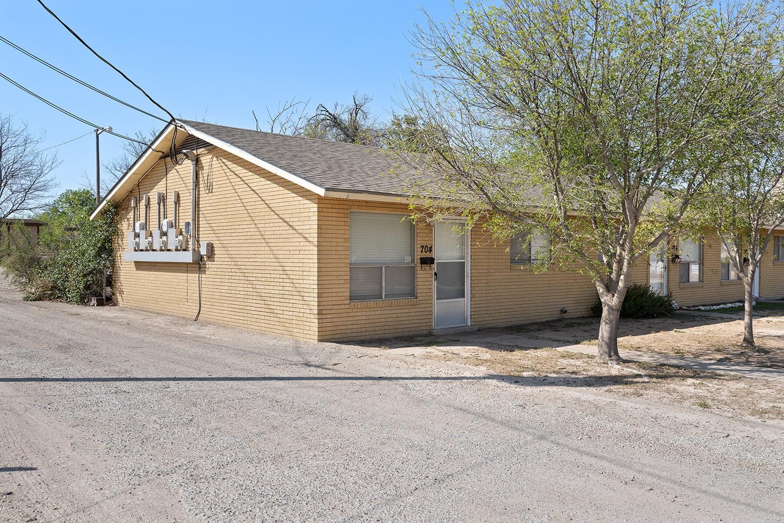 Image 2 of 5 For 704 10th W 