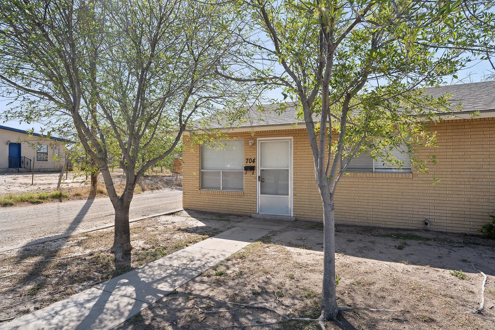 Image 3 of 5 For 704 10th W 