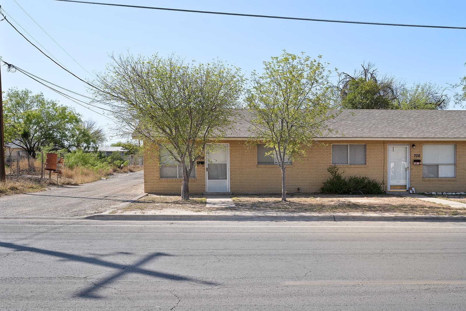 Image 4 of 5 For 704 10th W 