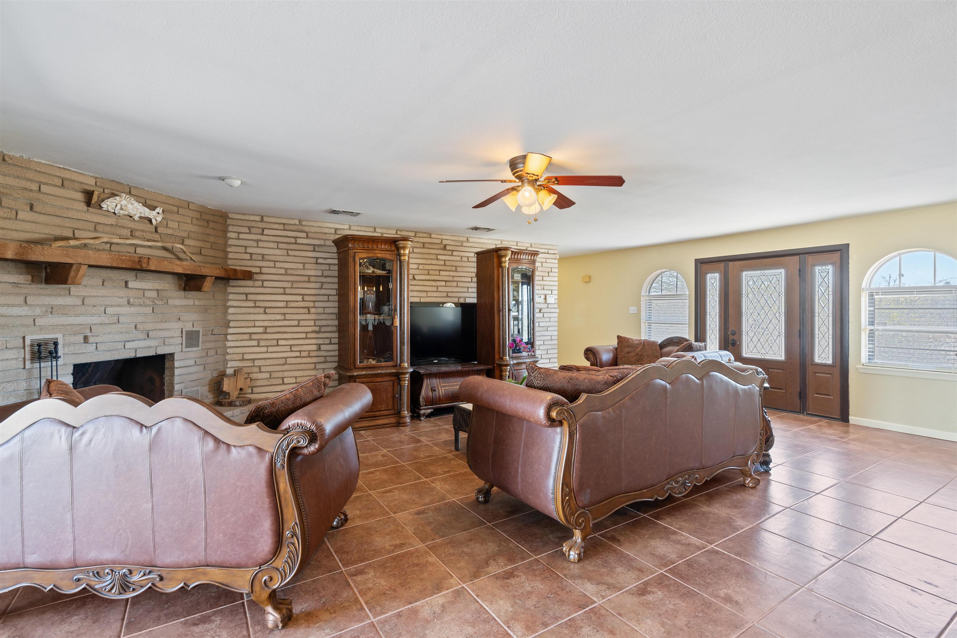 Image 19 of 50 For 316 Grandview