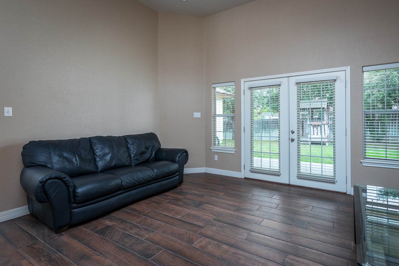 Image 11 of 39 For 100 Timber Rock