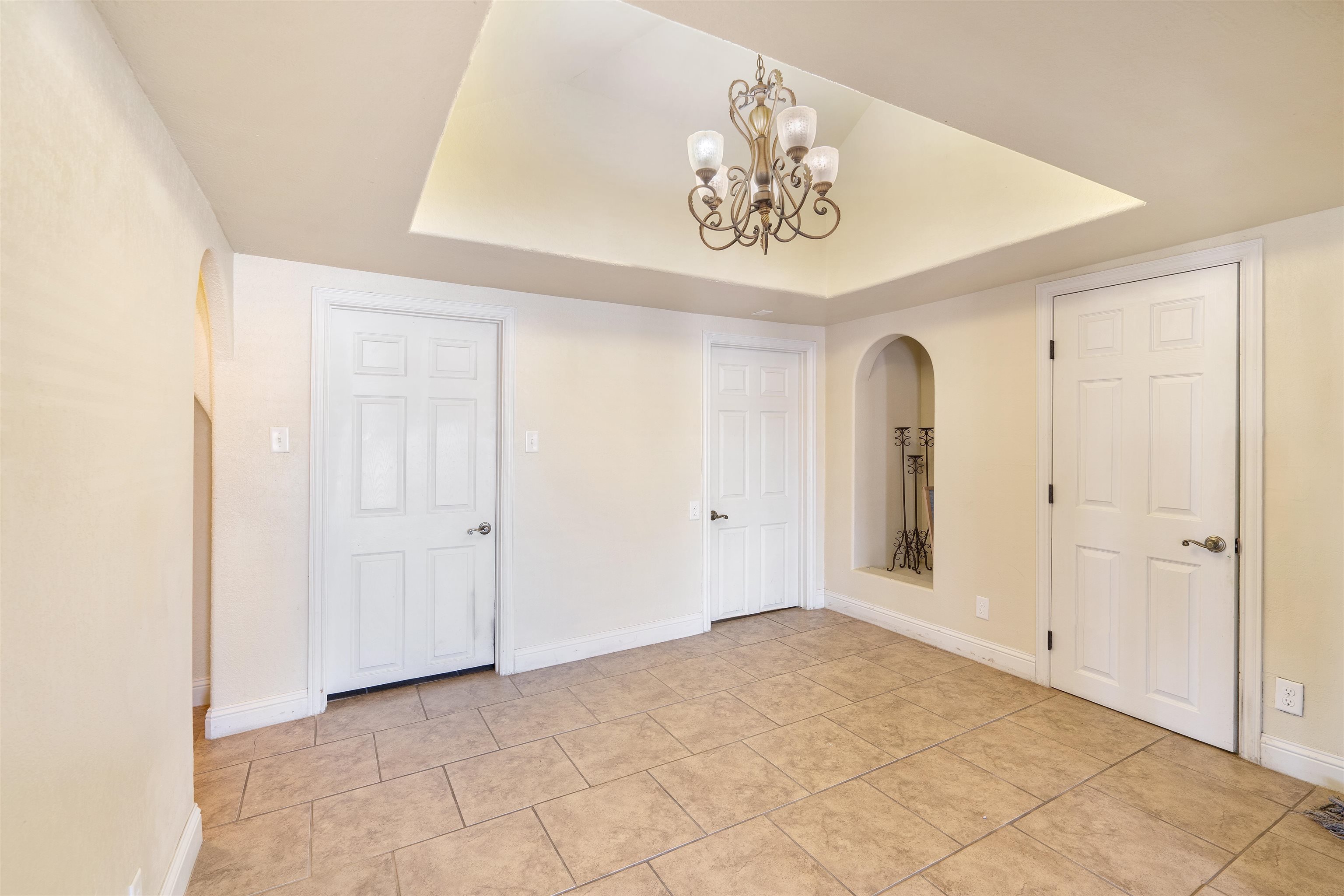 Image 11 of 42 For 908 2nd W 
