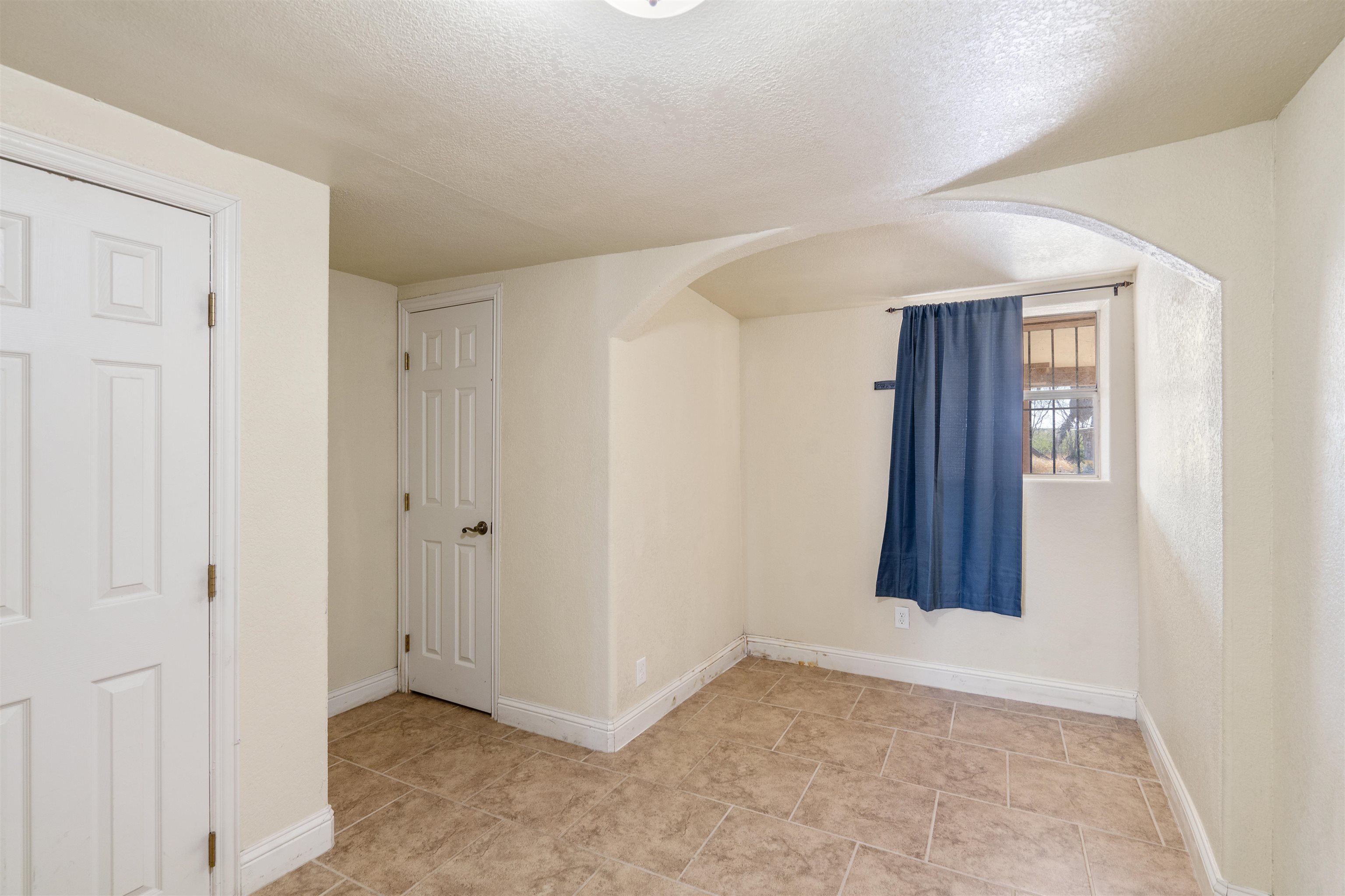 Image 19 of 42 For 908 2nd W 