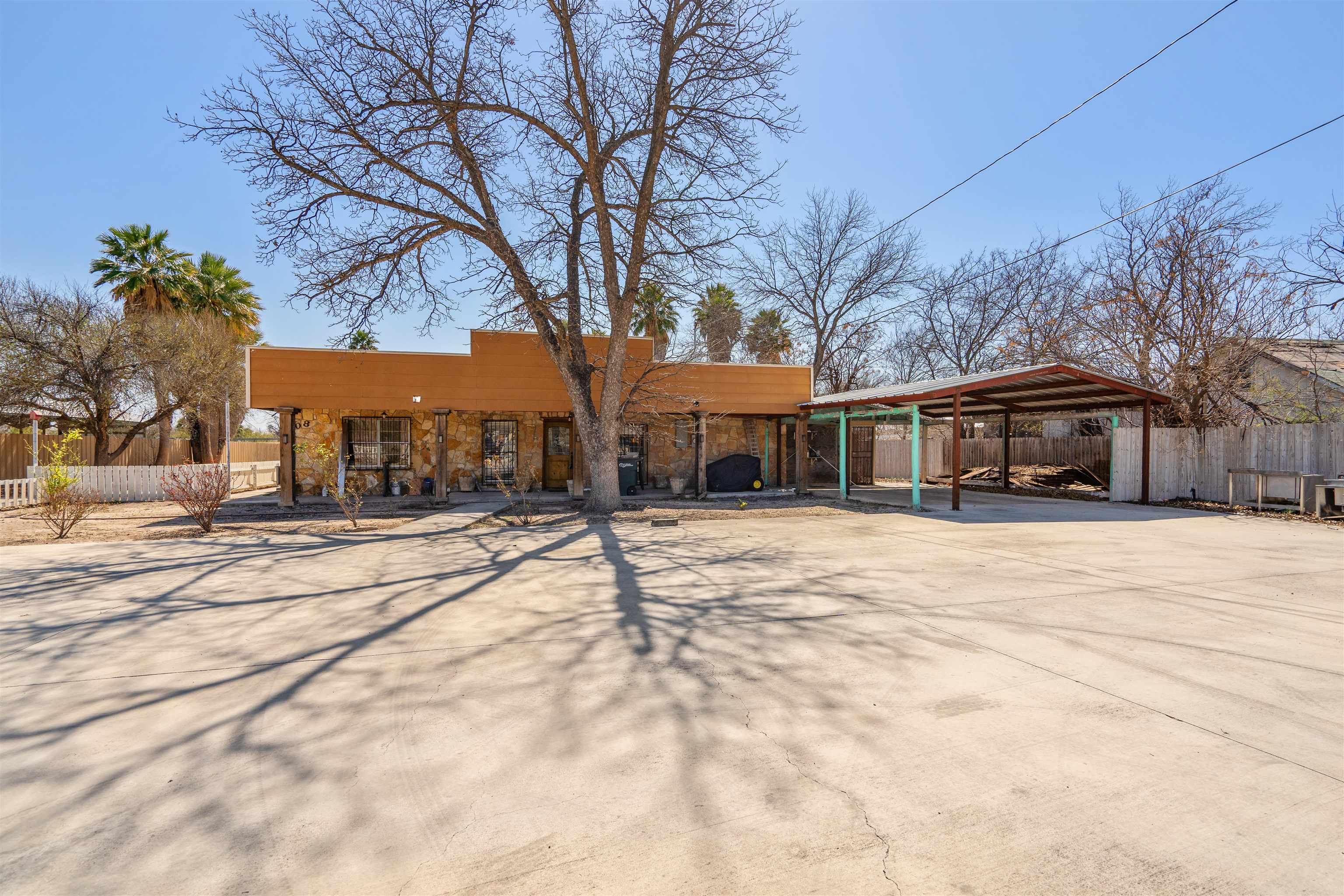 Image 2 of 42 For 908 2nd W 