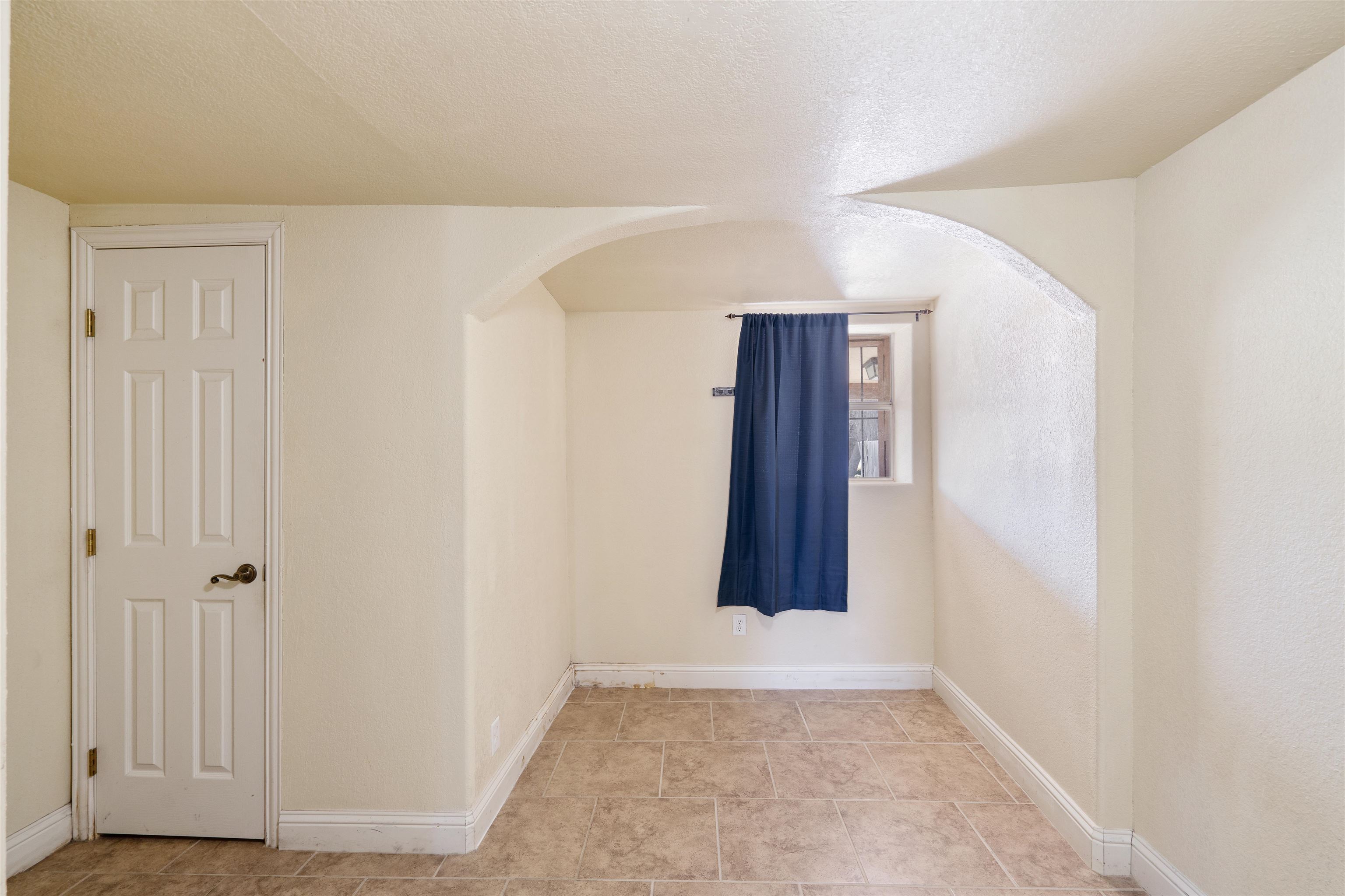 Image 20 of 42 For 908 2nd W 