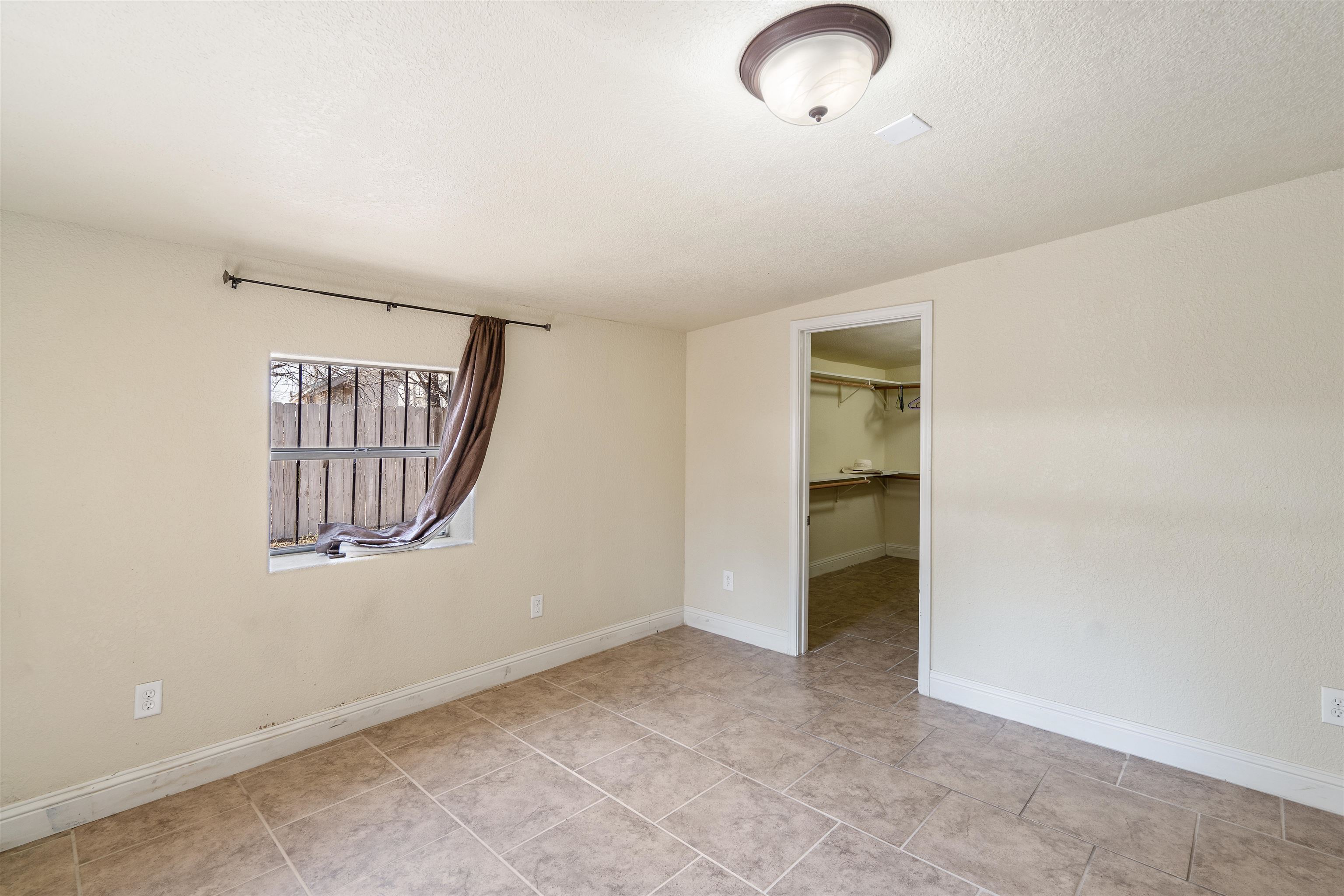 Image 28 of 42 For 908 2nd W 