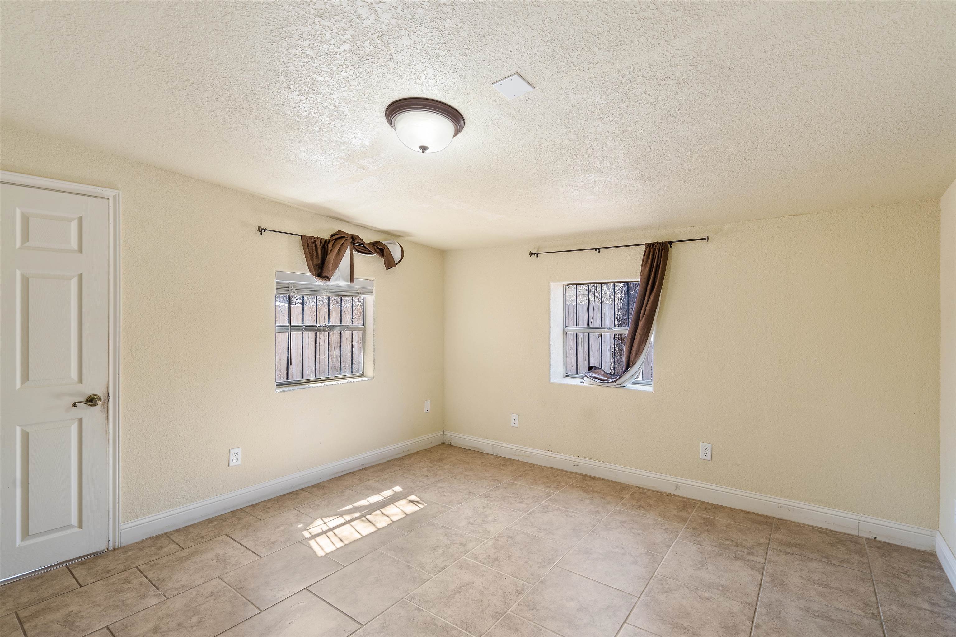 Image 29 of 42 For 908 2nd W 