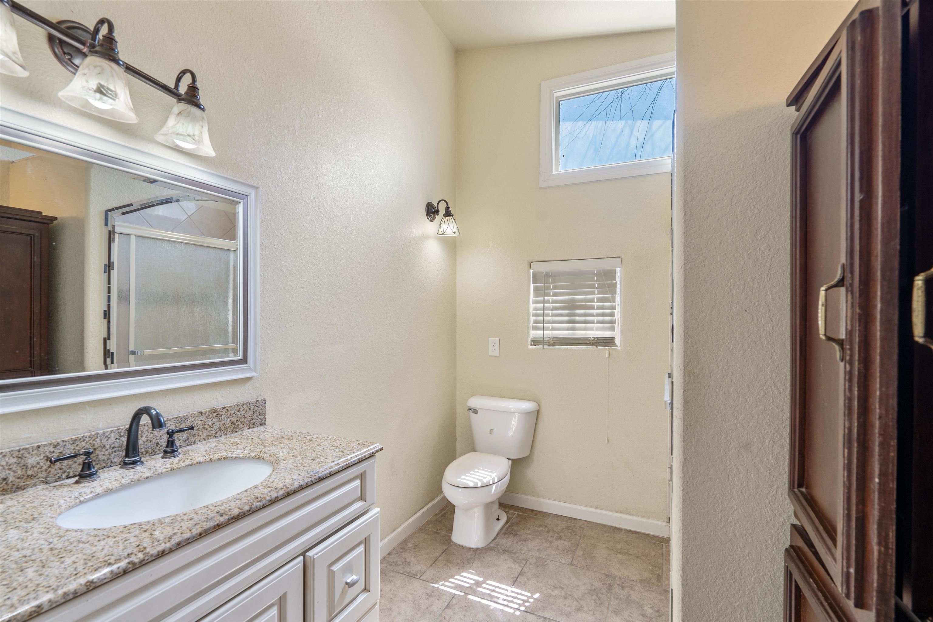 Image 32 of 42 For 908 2nd W 