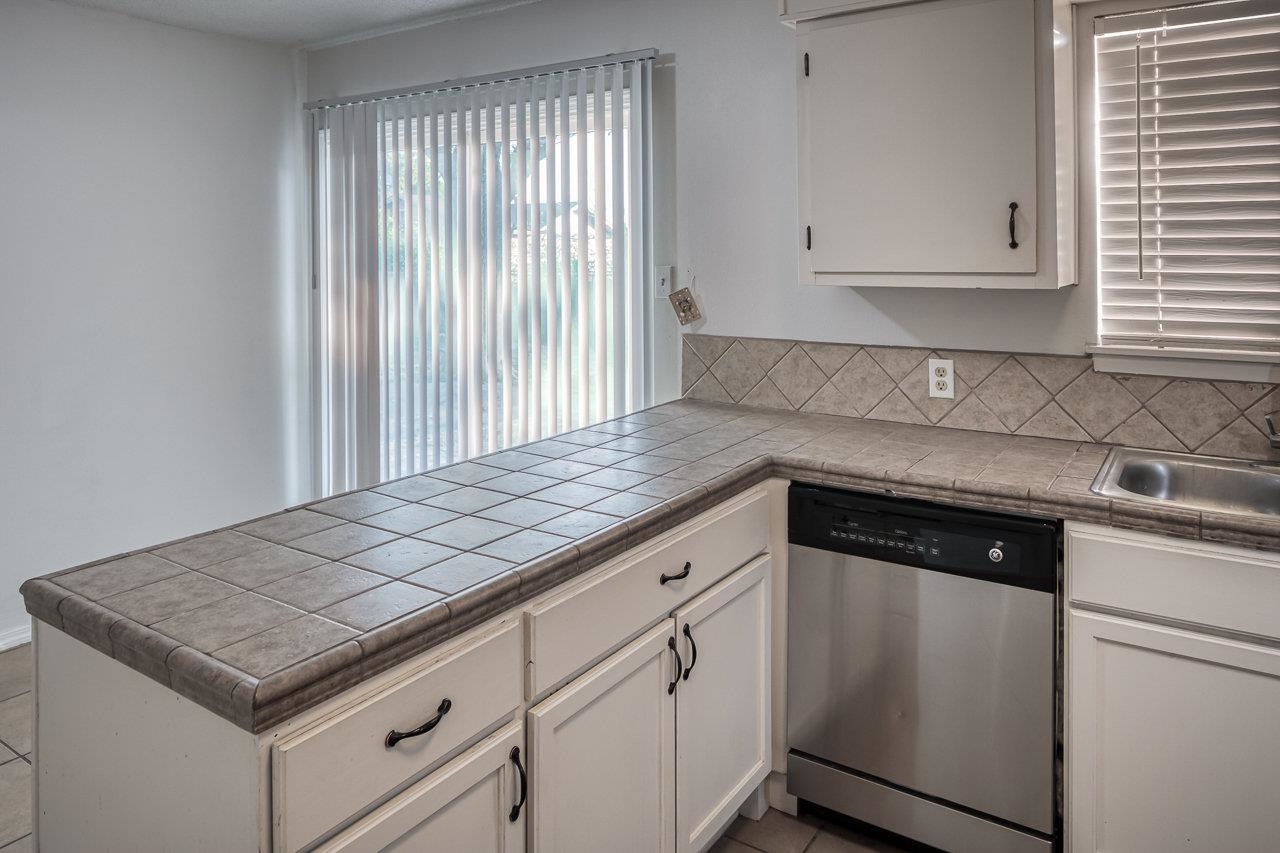 Image 12 of 17 For 117 Philemon