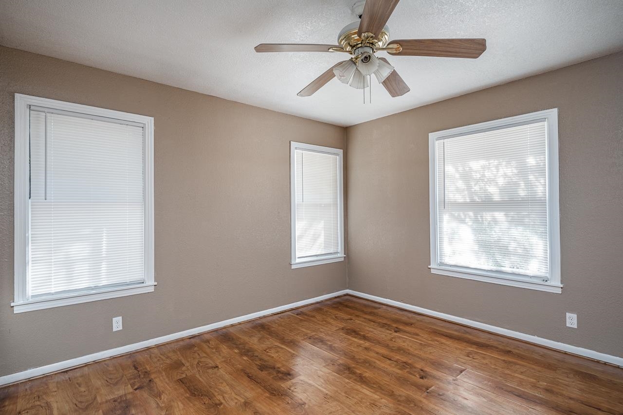 Image 11 of 12 For 307 8th W 
