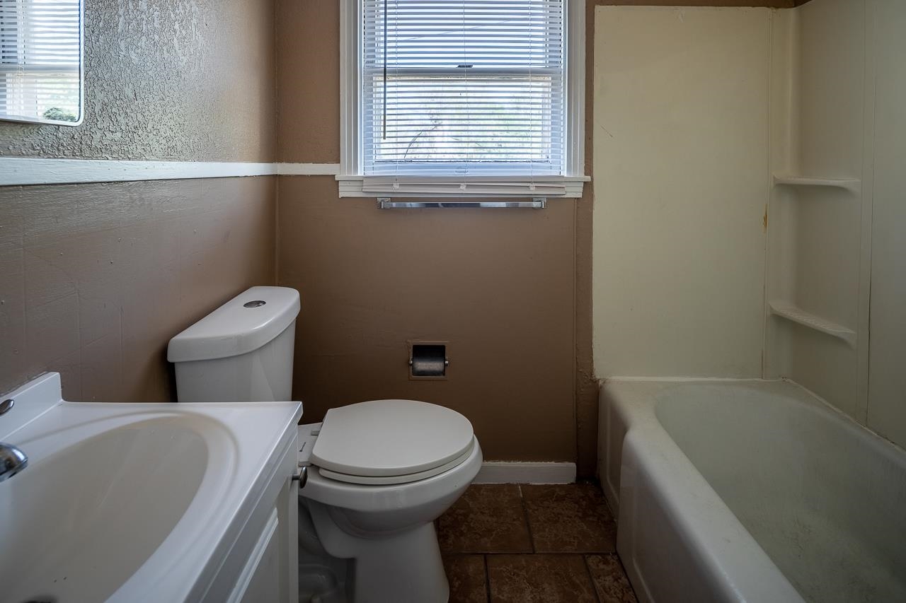 Image 8 of 12 For 307 8th W 