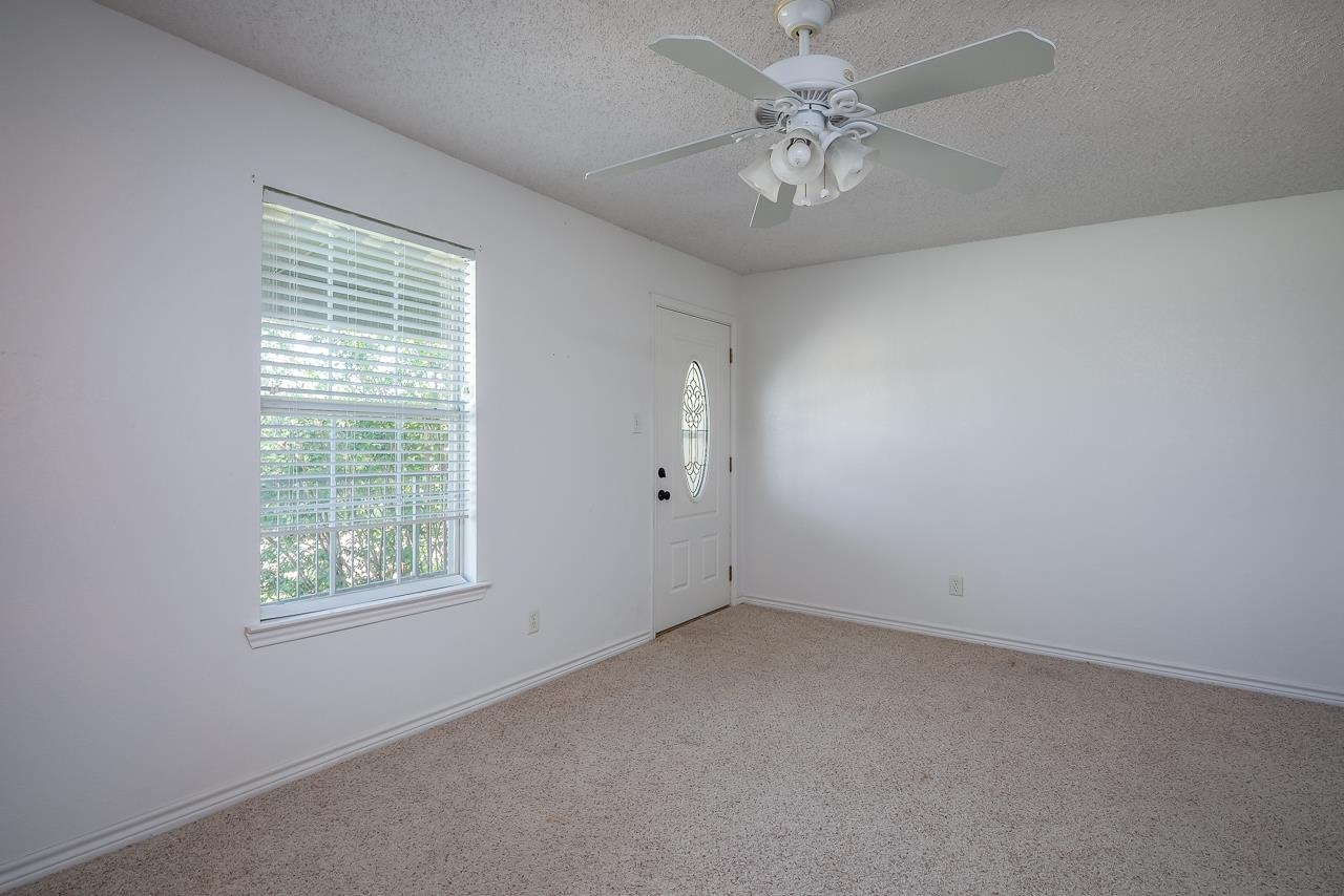 Image 10 of 12 For 854 Lago Vista