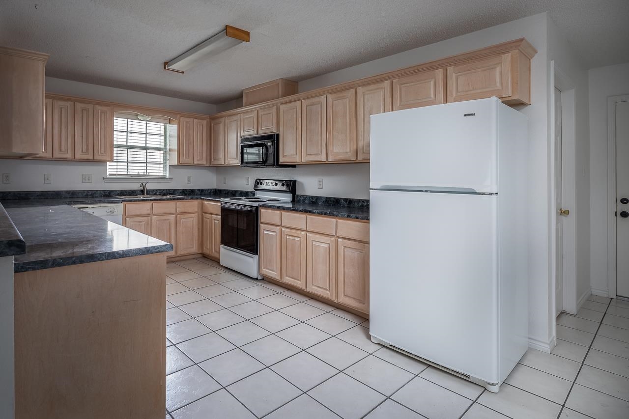 Image 3 of 12 For 854 Lago Vista