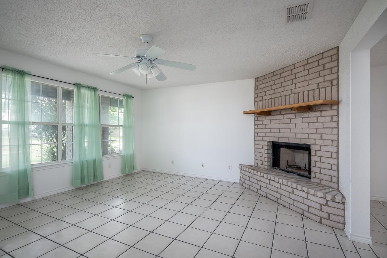 Image 5 of 12 For 854 Lago Vista