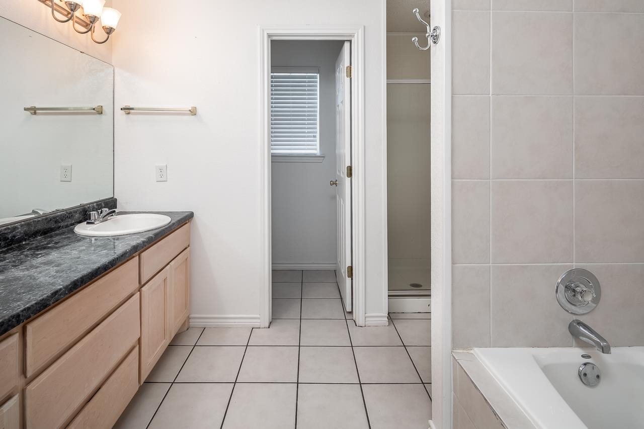 Image 9 of 12 For 854 Lago Vista