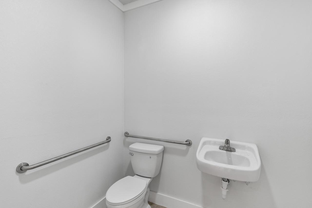 Image 22 of 47 For 4730 Veterans Blvd