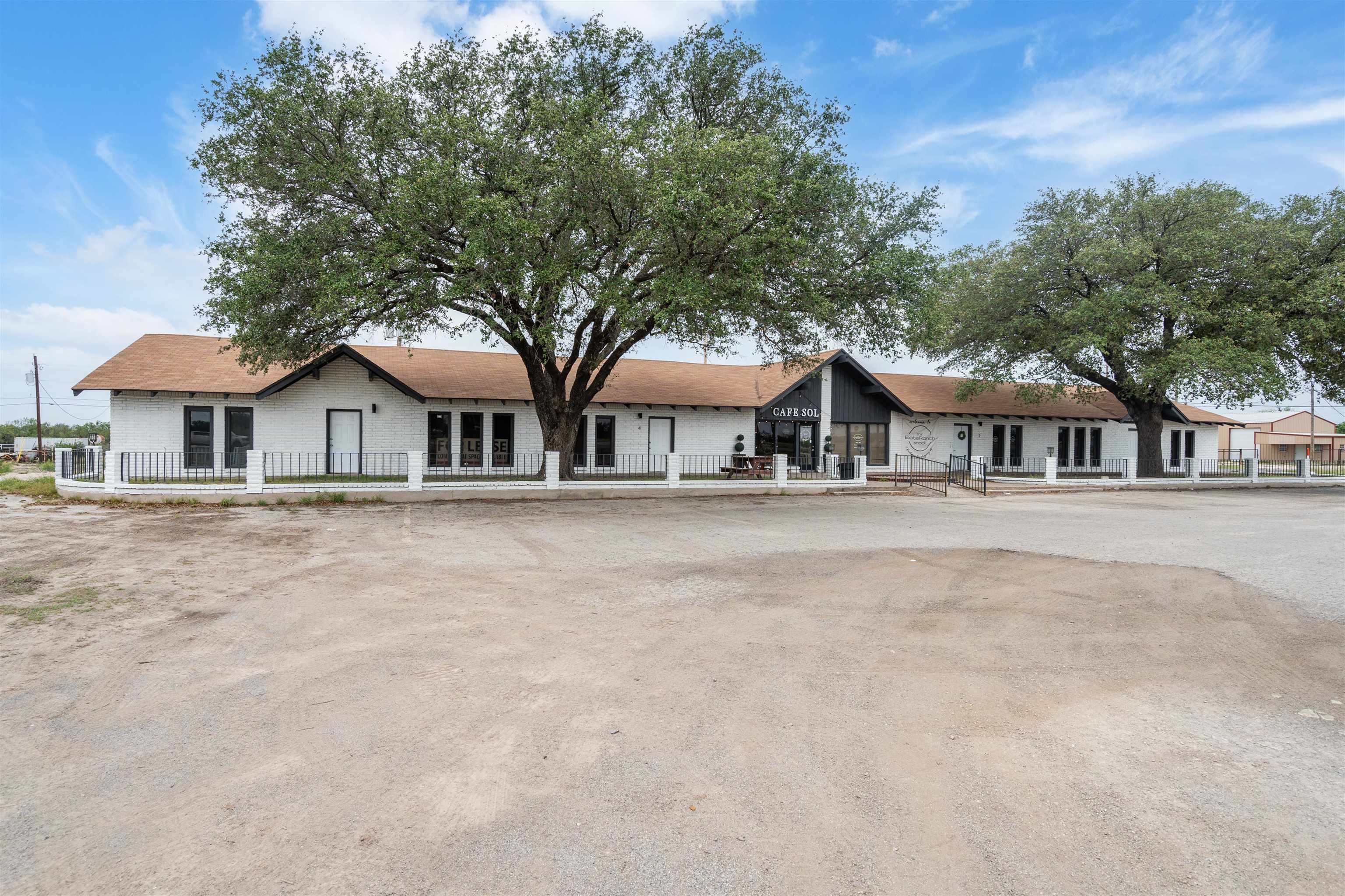 Image 4 of 47 For 4730 Veterans Blvd