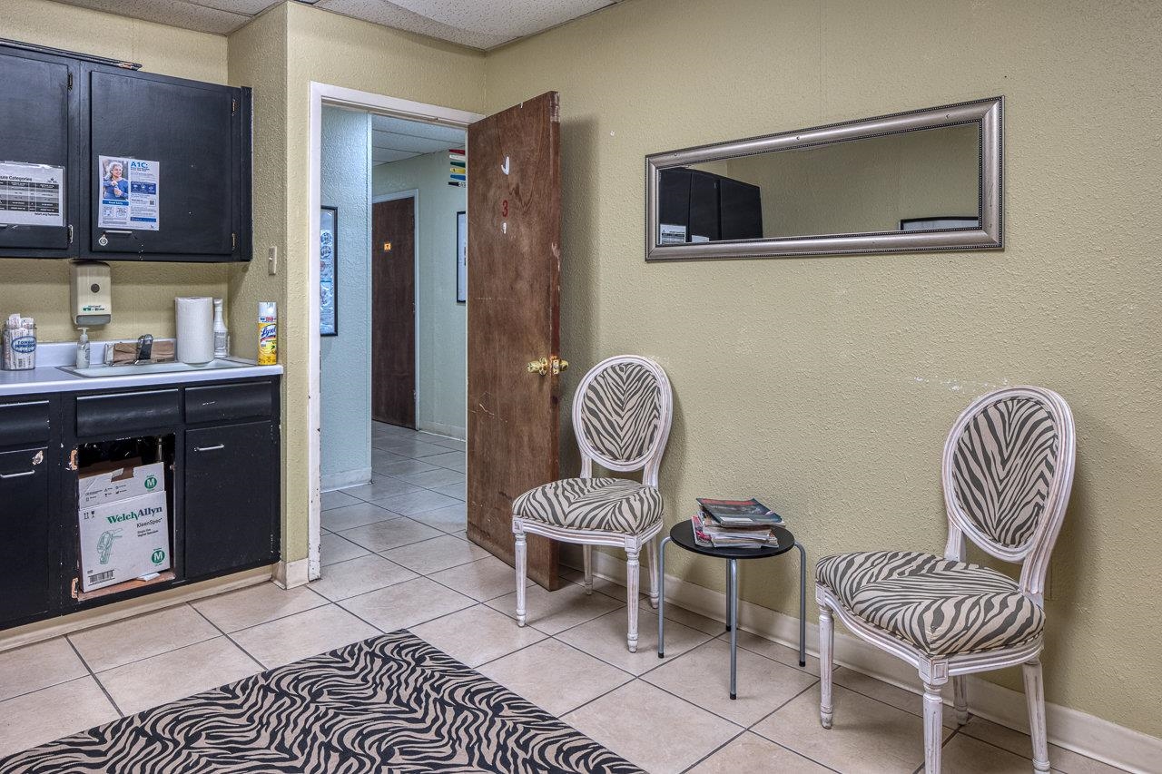 Image 19 of 45 For 1011 7th E 
