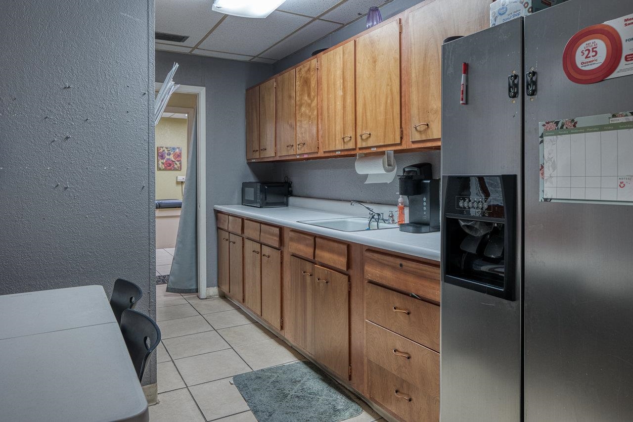 Image 24 of 45 For 1011 7th E 