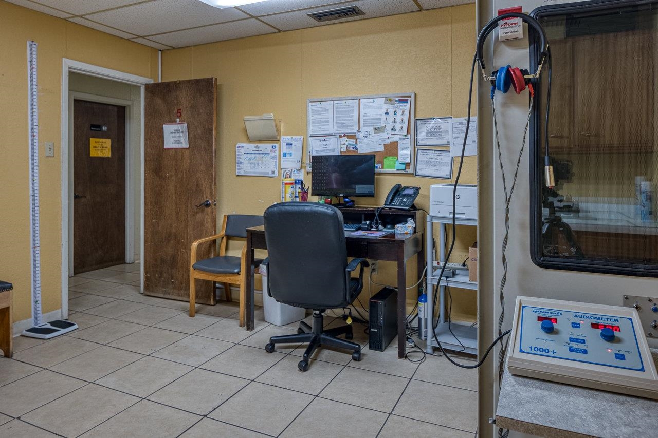 Image 30 of 45 For 1011 7th E 