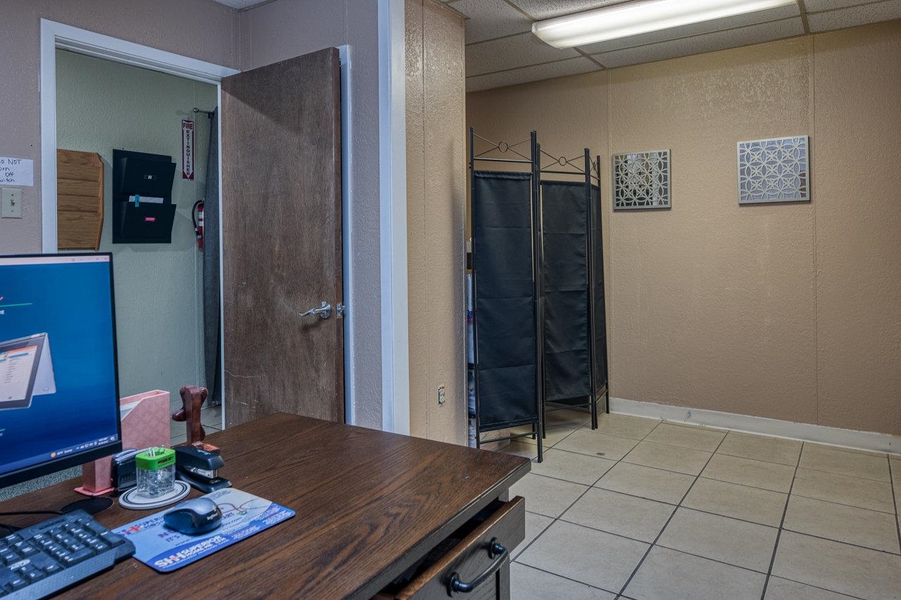 Image 34 of 45 For 1011 7th E 