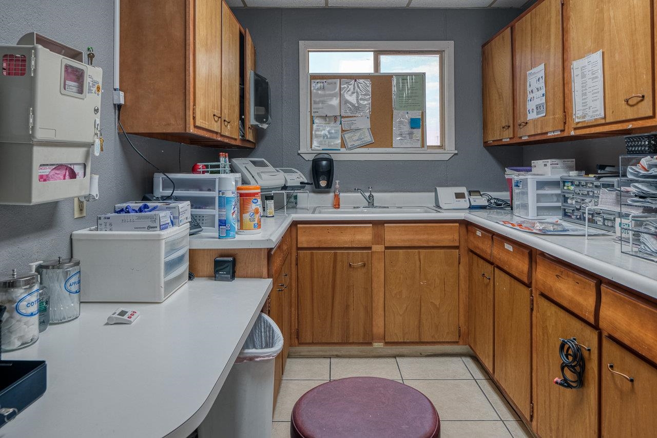 Image 36 of 45 For 1011 7th E 