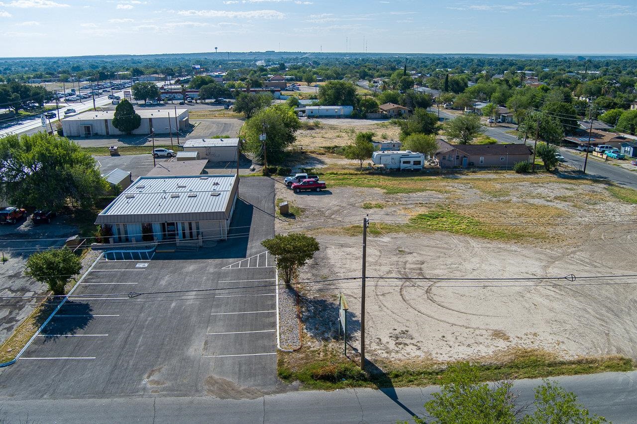 Image 8 of 45 For 1011 7th E 